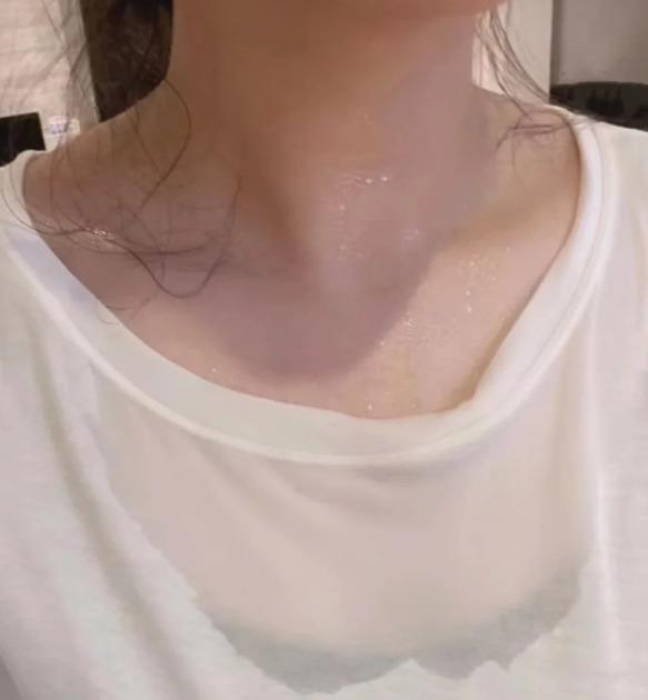 我53岁，一天两份工，兜里就剩四百块，冰箱里俩鸡蛋。我29岁的儿子，一张嘴就是五