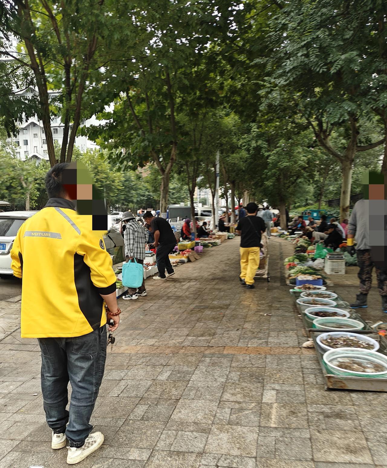 其实人过60岁，就不要攒东西了， 尤其是穿的盖的用的，越少越好，够用就好。
昨天