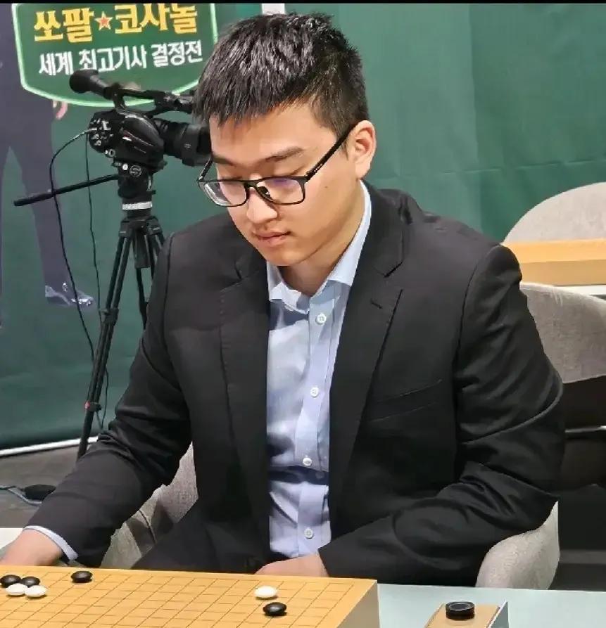最高棋士战~
屠晓宇状态堪忧
申真谞补赛连胜


韩国国内的最高棋士决定战自20