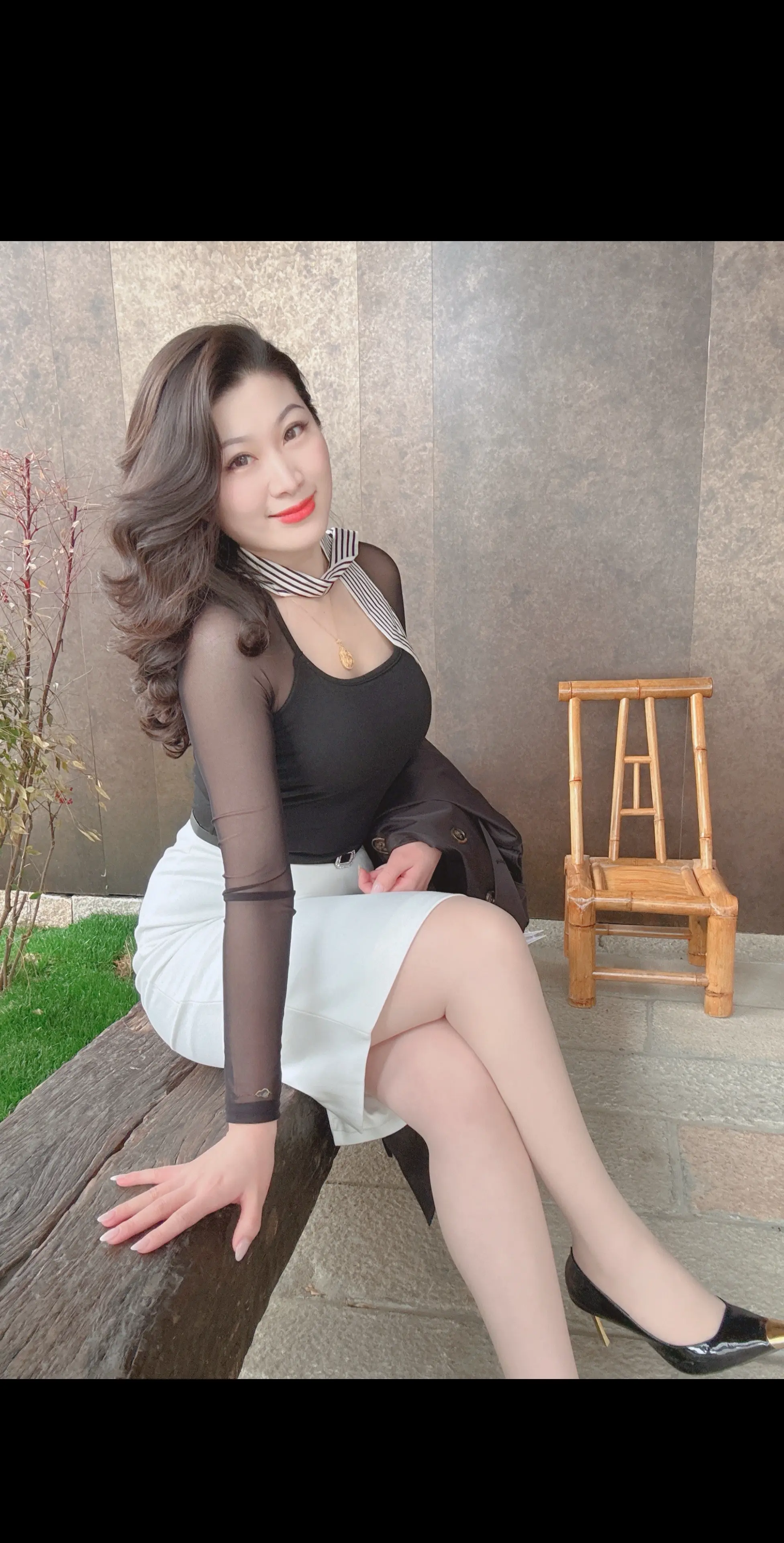 不必刻意去表达 大家都有感觉 倘若懂的人懂得 淡茶一杯也有情