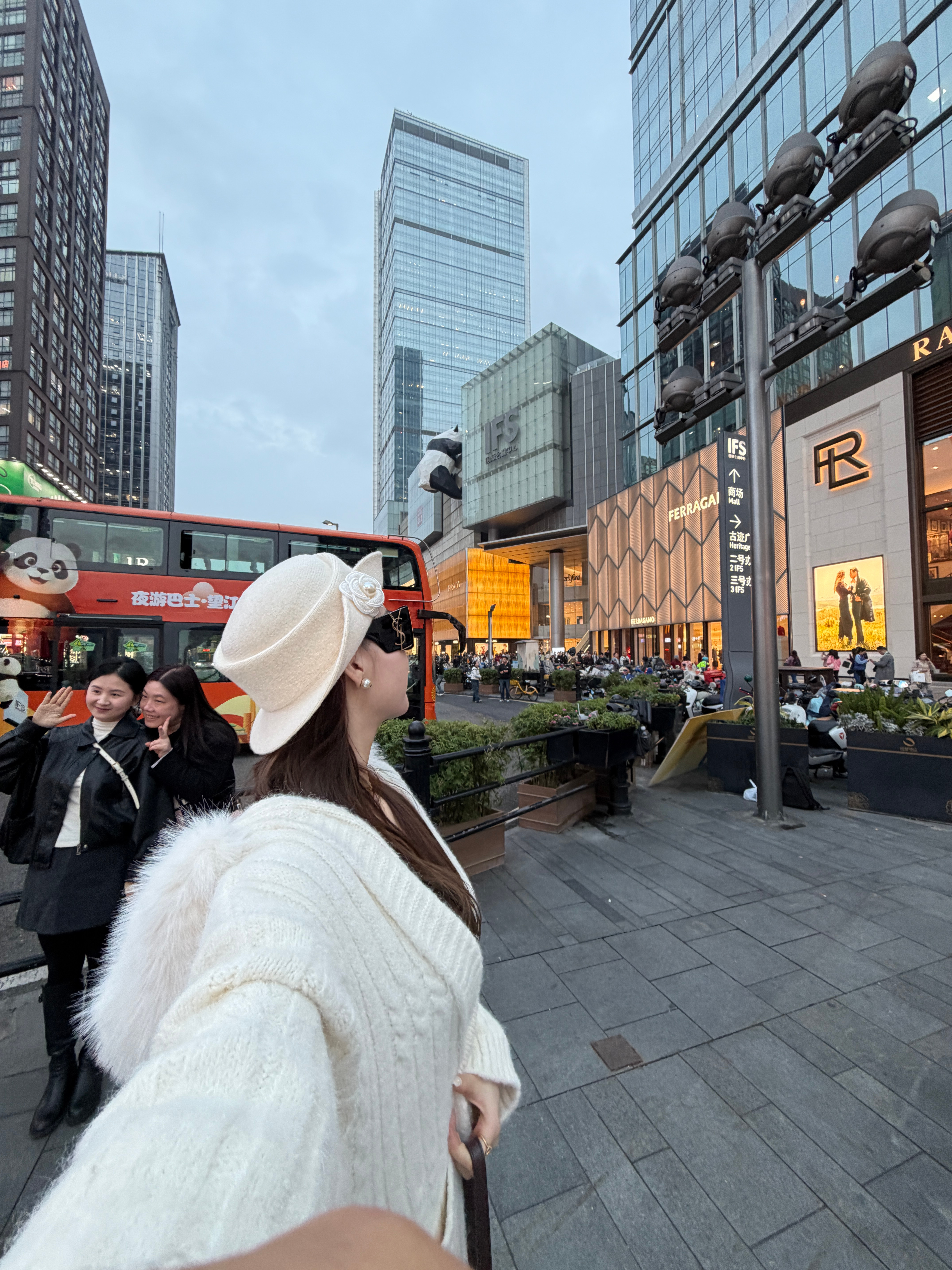 不要问为什么带墨镜 🕶️问就是素颜☝️ 