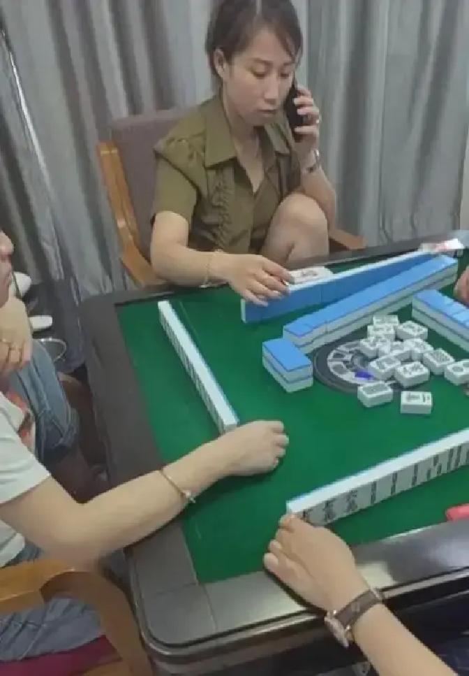 连打4小时麻将，头晕手抖那一刻，我决定戒牌到2025
 
昨天从下午三点搓到七点