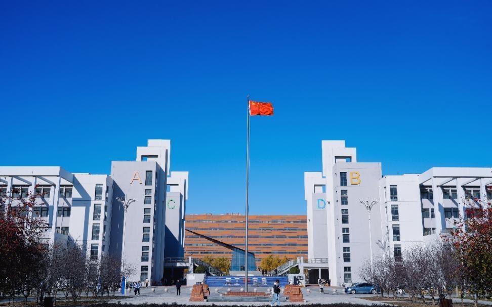 海河之畔，薪火不熄；工学传承，矢志不渝。
笃学善行，铸就工大品格；精工致远，彰显
