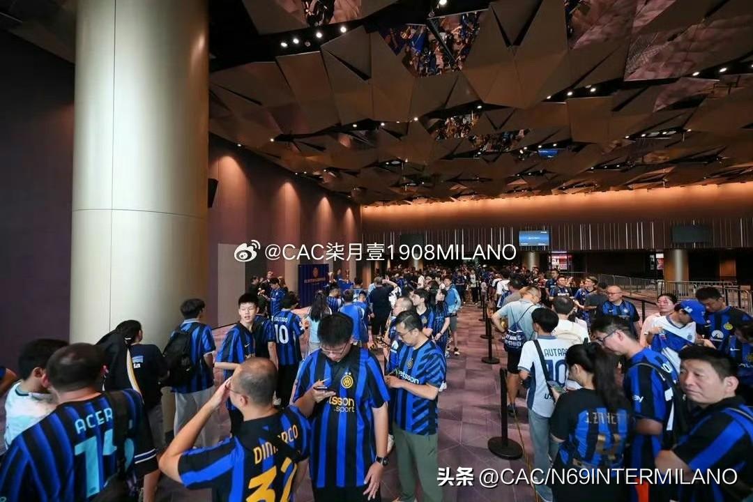 国际米兰香港行
首先很遗憾没有去现场，因为家里最近有事，
向现场的所有内拉祖里致