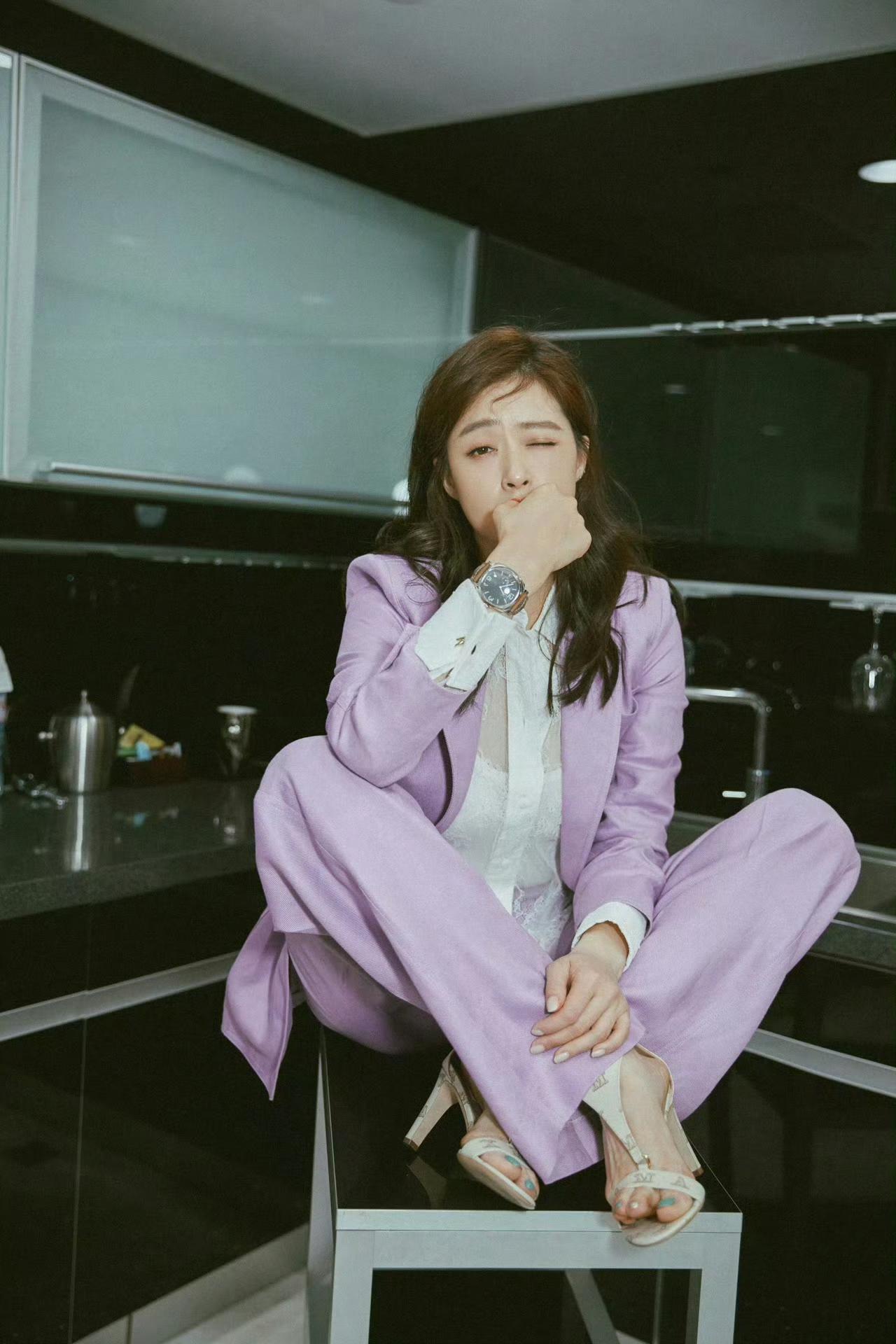 当年真的错怪蒋欣了！十年后监控曝光："华妃娘娘"的直爽被误解成"耍大牌"
 
一