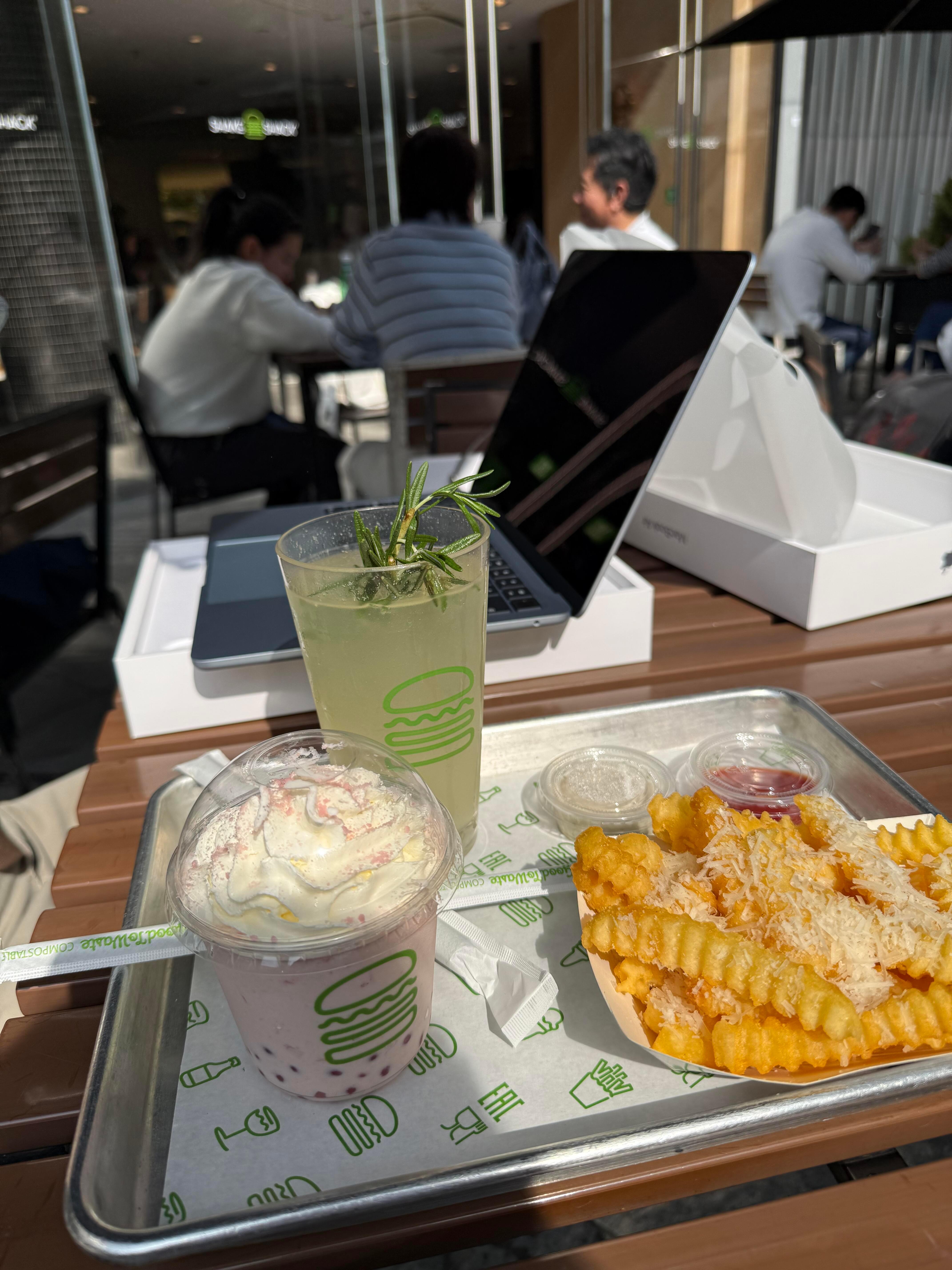 生活就是运动➕吃吃喝喝记录一下假期生活没有人头攒动的景点只有我爱的生活 