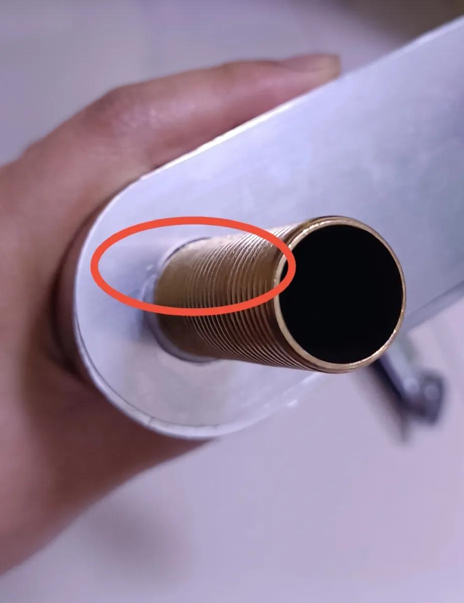 第一次在拼多多购买水龙头，这质量真的绝绝子啊。缝隙大的严重到漏水，今天从下午一点