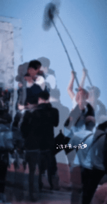 李昀锐关晓彤性转版灰姑娘 《耀眼》也太会拍了，李昀锐演的邢武又惨又倔活成灰姑娘剧