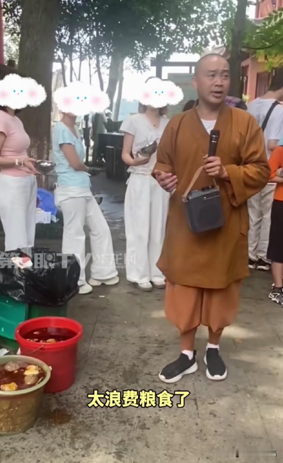 实在没想到，因5元豆花饭走红的天全寺，最近竟出现令人脸红的一幕。不是豆花变味，也