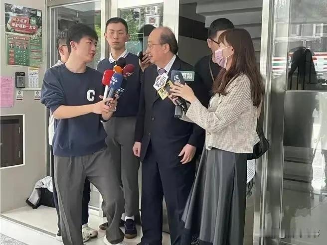 柯建铭自爆台湾处于危险时刻，原因是蓝白合！
    民进党台立院总召柯建铭今天（