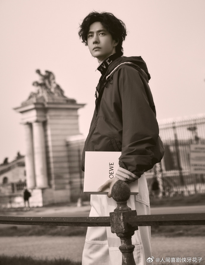 王一博LOEWE待会儿见王一博LOEWE看秀造型 王一博发布巴黎看秀造型，Par