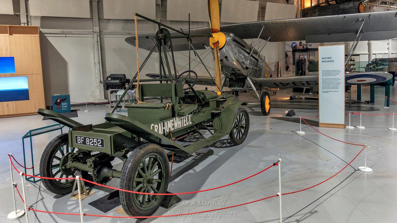 想亲眼目睹各类战斗机的风采，沉浸式感受军事魅力吗？那位于伦敦的英国皇家空军博物馆