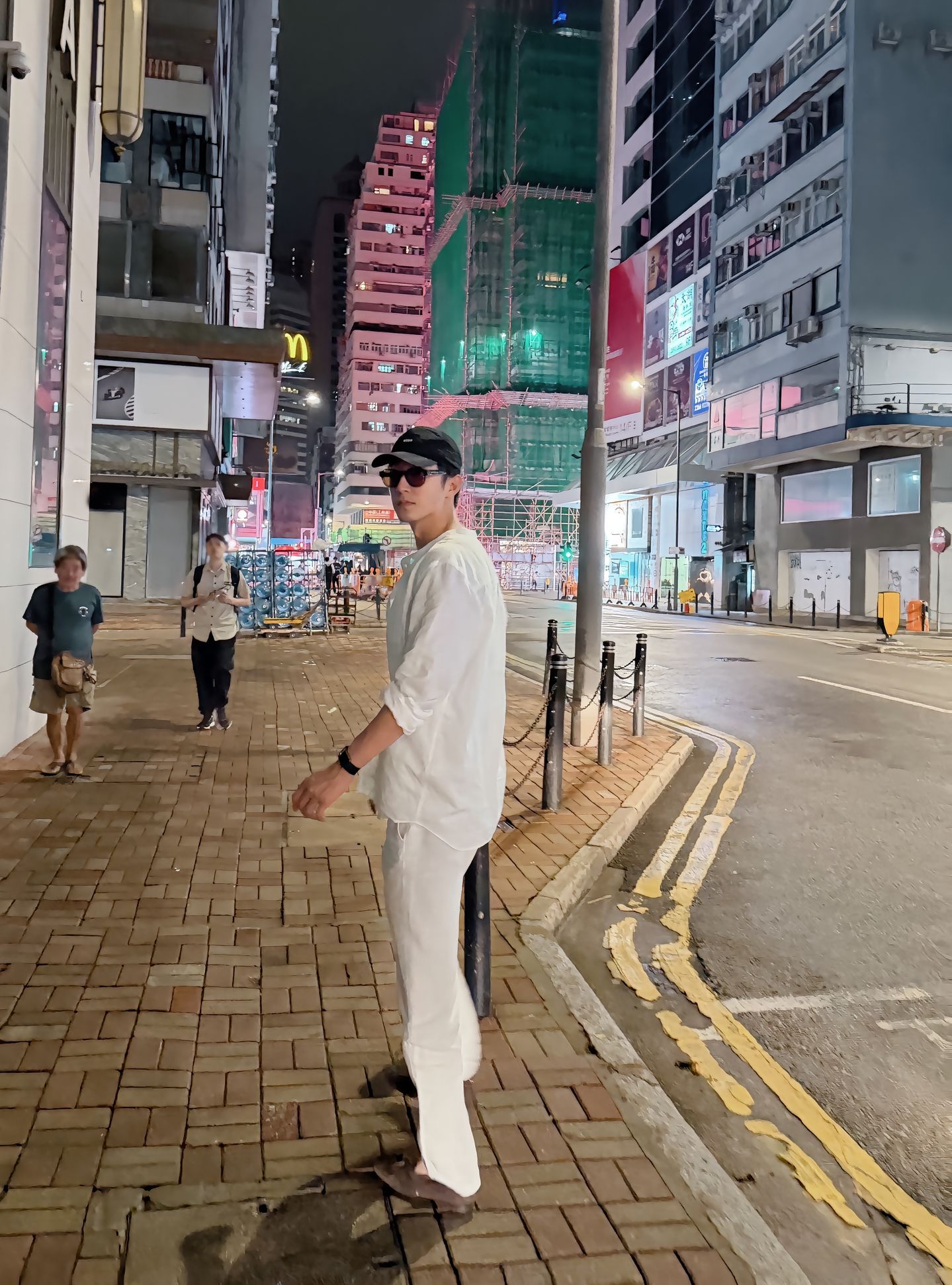 黄景瑜[超话]黄景瑜香港plog黄景瑜赢风商战氛围感好浓 潮男🖤🤍[酷][酷