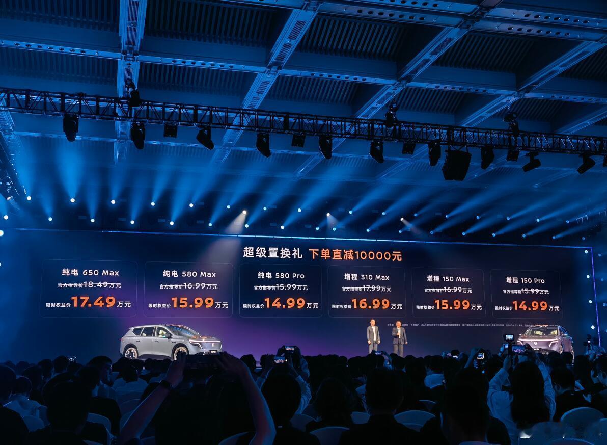 东风日产NX8，这车我觉得是很有意思的，4870mm长度，2917mm轴距，纯平