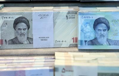 伊朗货币贬值太惊人了！2025年12月28日，非管制市场上145万里亚尔才换1美