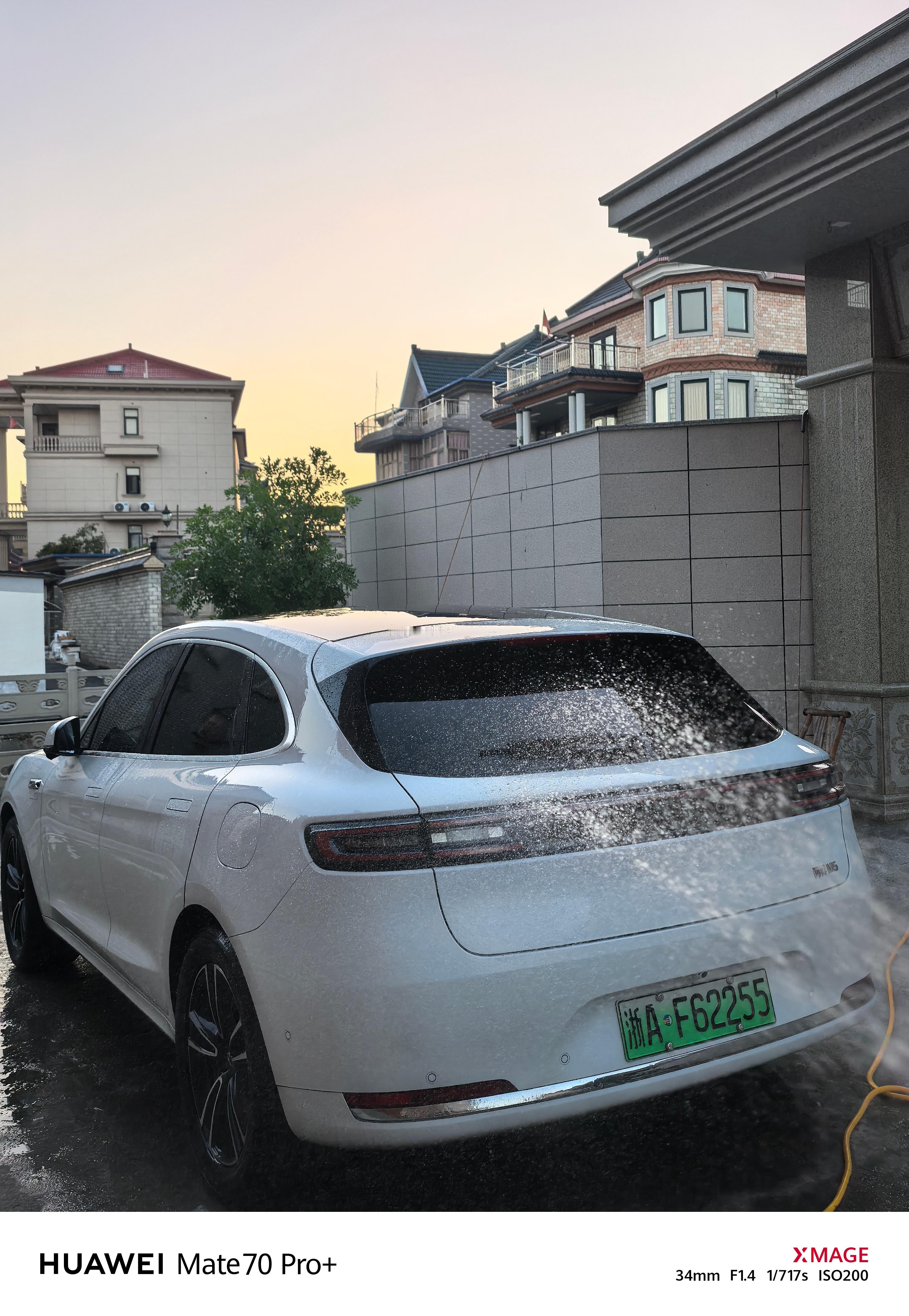 我洗完车才想起来 应该去问界大酒店洗的，还能蹭个晚饭[笑cry] ​​​