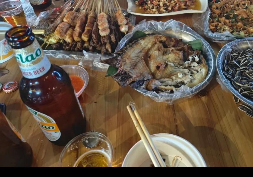 昨天晚上邀佳木斯女孩小敏出来撸串，小敏单眼皮薄嘴唇，虽然今年42岁了，还是隐约能