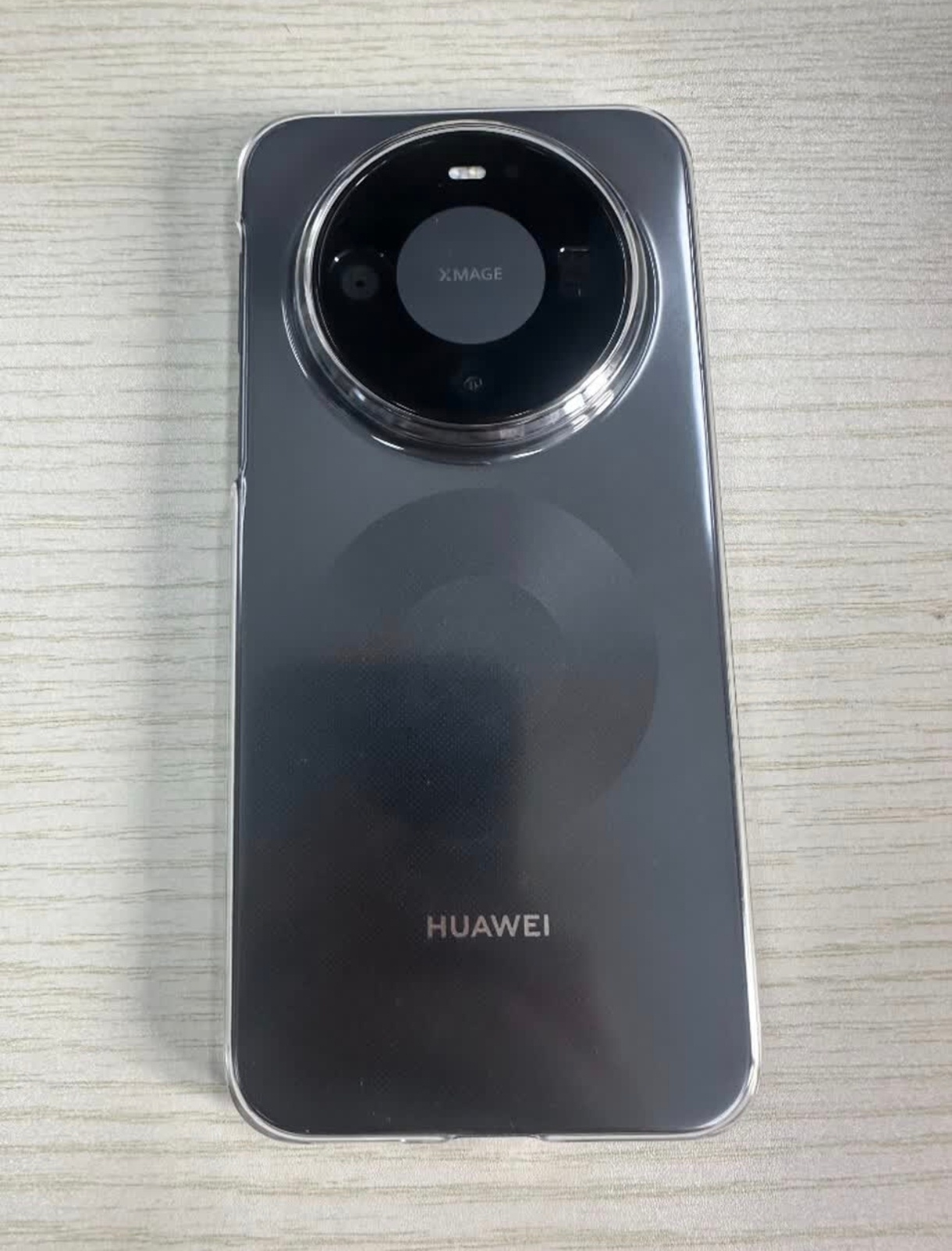 华为mate80系列这个设计，我是真欣赏不来。这么多年总该换换口味了吧？