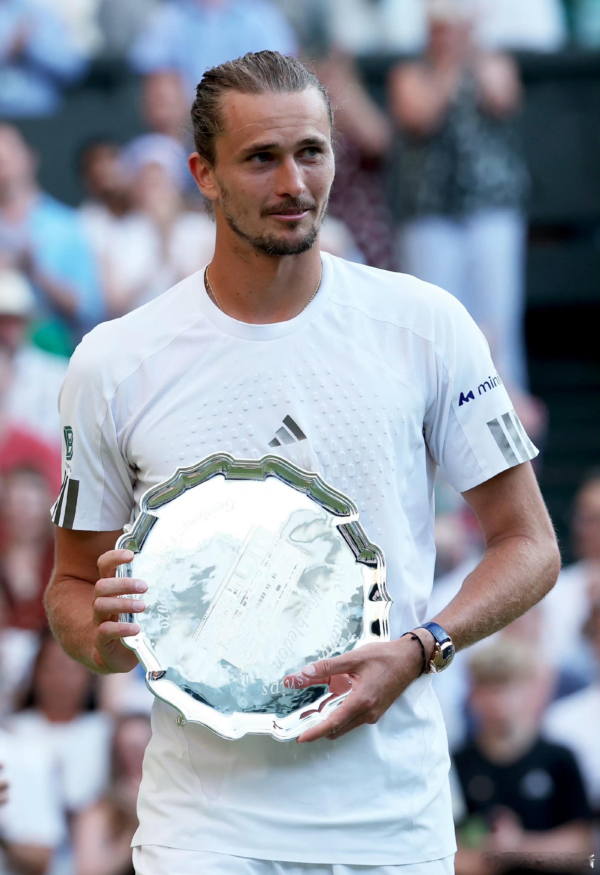 兹维列夫跻身公开赛时代第17人、兹维列夫一年三进大满贯决赛 法网 🏆温网 🥈