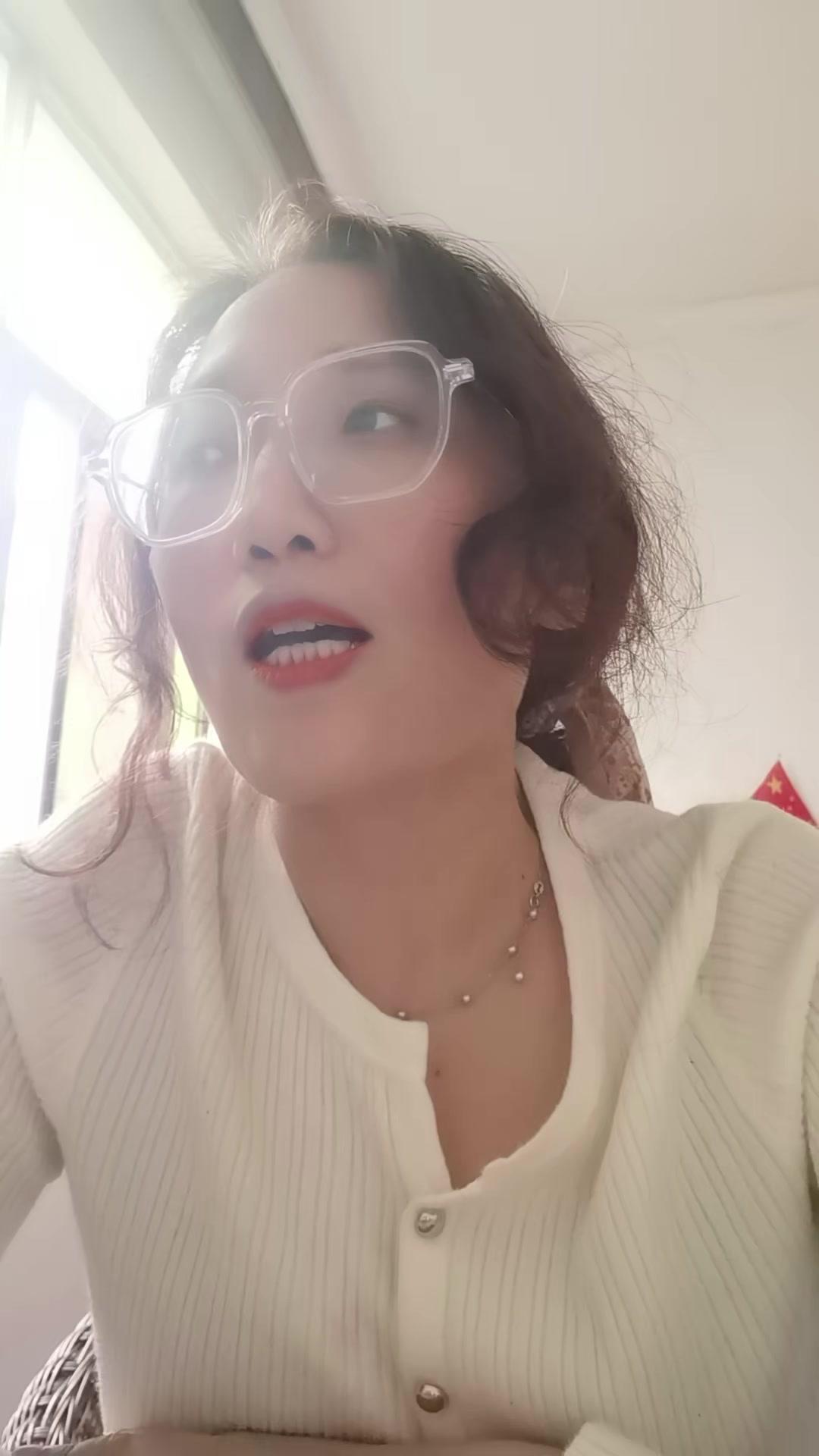 生活总会遇到低谷，这时身边若有个永远支持你的人，哪怕是素未谋面的网友，也会让你有