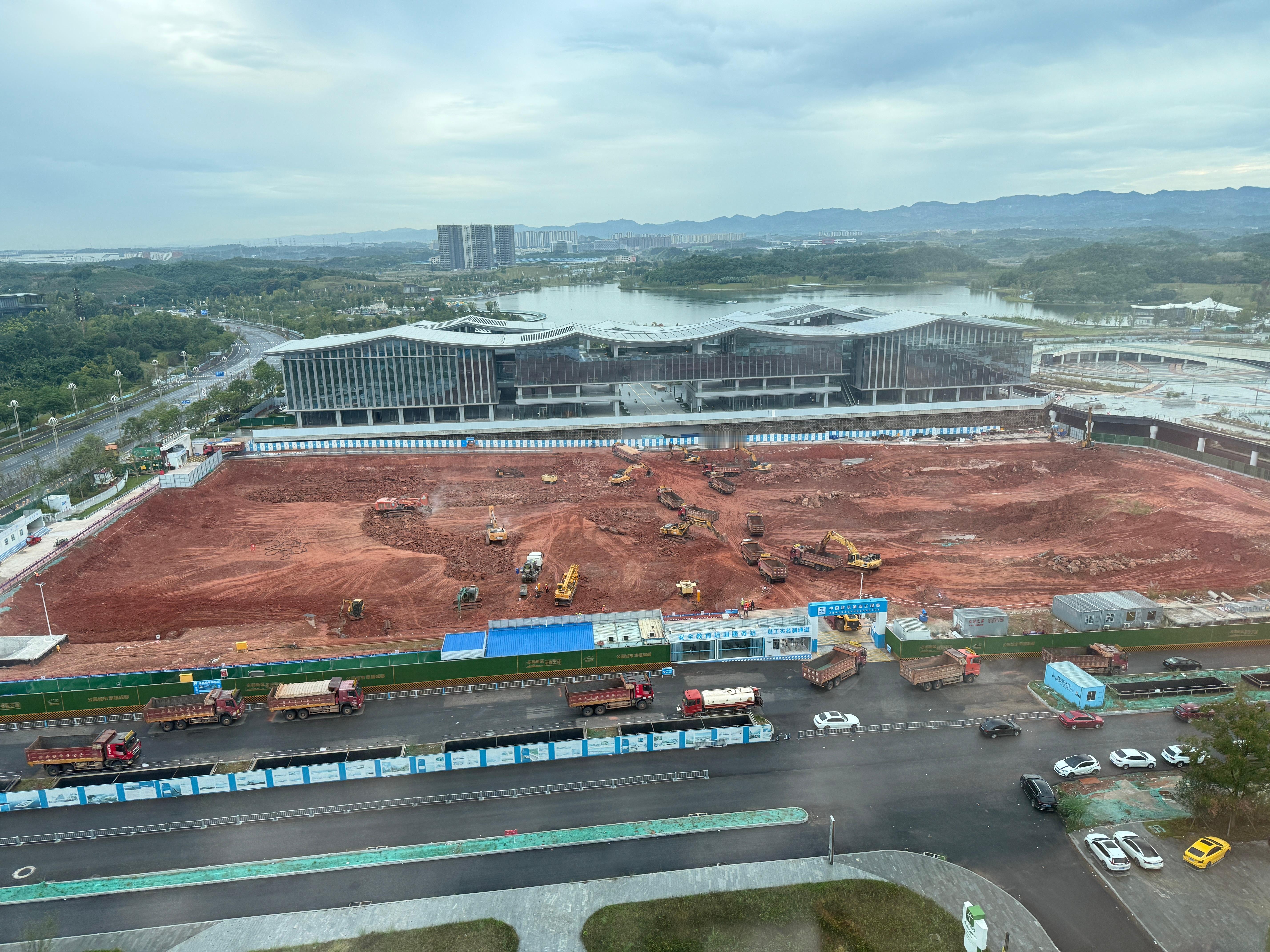 早上好～[泪]叫醒我的不是闹钟，是一早就施工的建筑工地🏗️这个扰民程度不亚于装