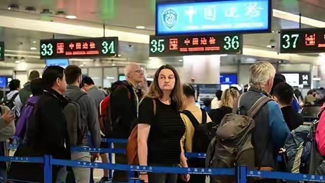 欧洲富人来华避暑，落地就直呼“太爽快”:
 
今年欧洲深陷百年极端热浪，法国、西