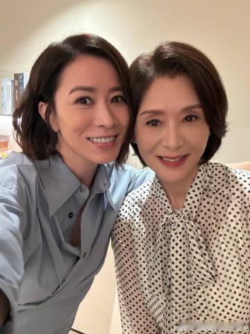 看到佘诗曼发长文谈新闻女王2母女关系才发现原来man姐也会因为母女关系而深有感触