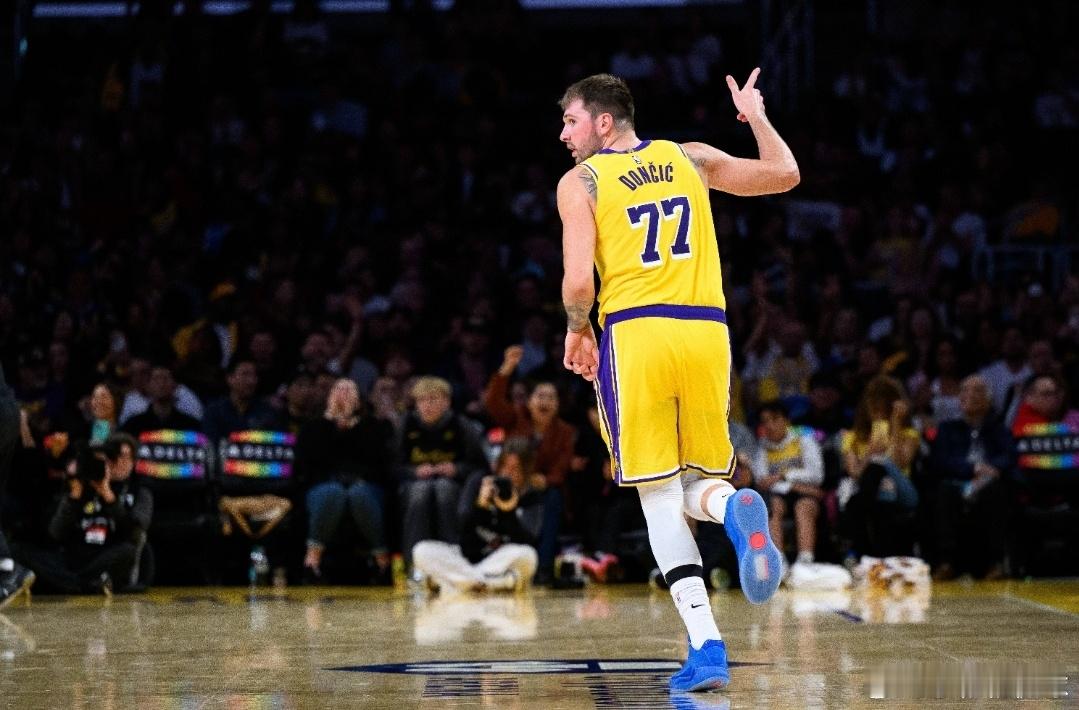 湖人战胜爵士客场龙！湖人本赛季客场胜率80%，上赛季仅46.3%NBA常规赛继续