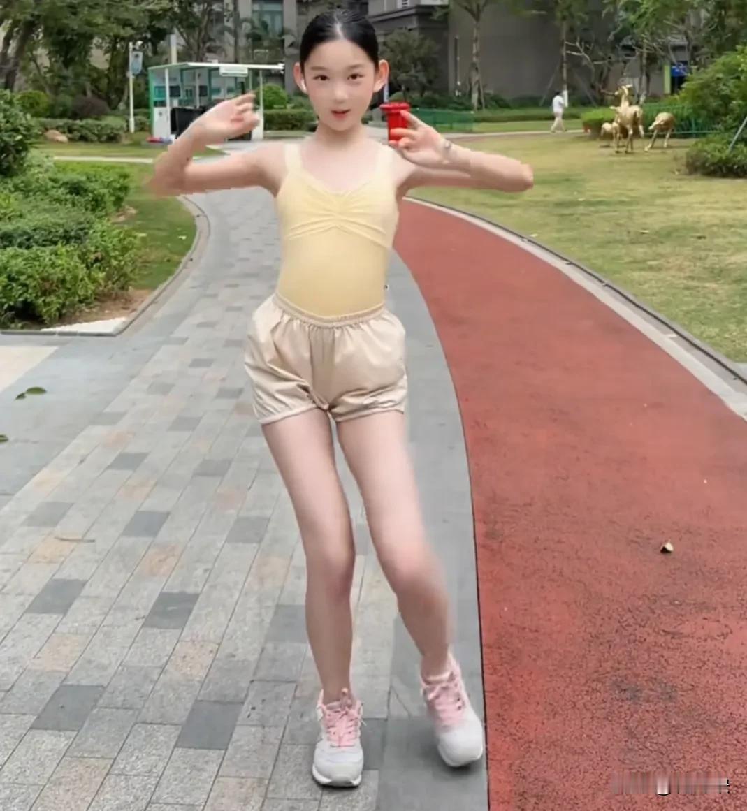 给大家看一下早期人类驯化四肢的图片，是不是很有意思？