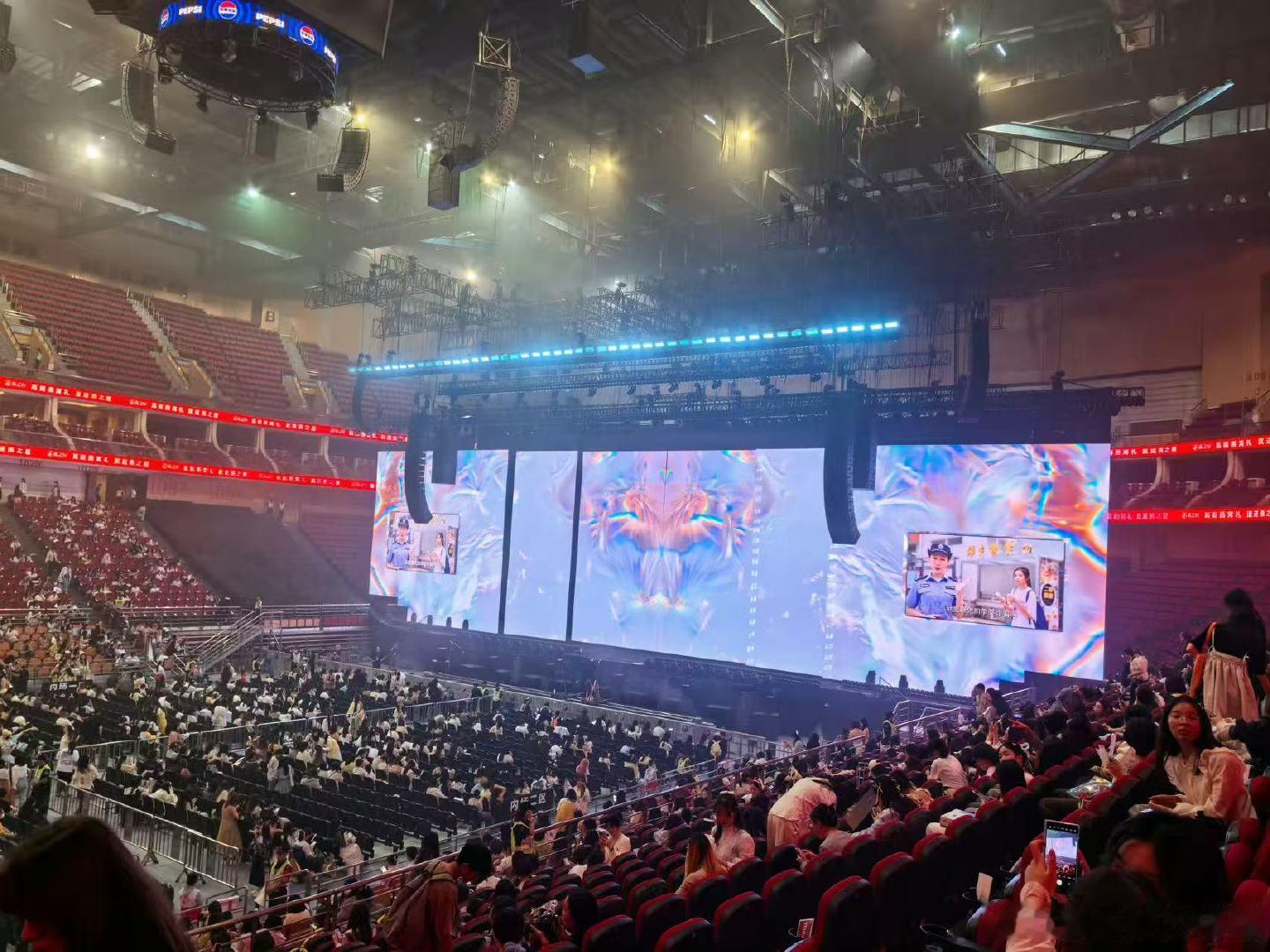 张远广州演唱会上座率 被张远广州场的现场震撼到，座无虚席，远哥的实力永远自带号召