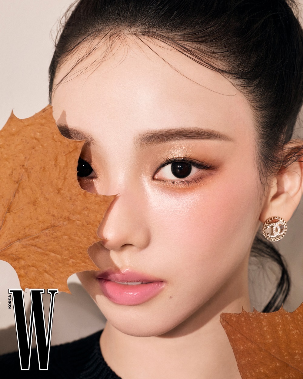 Karina x W Korea大概是与Chanel Beauty合作拍摄的画报
