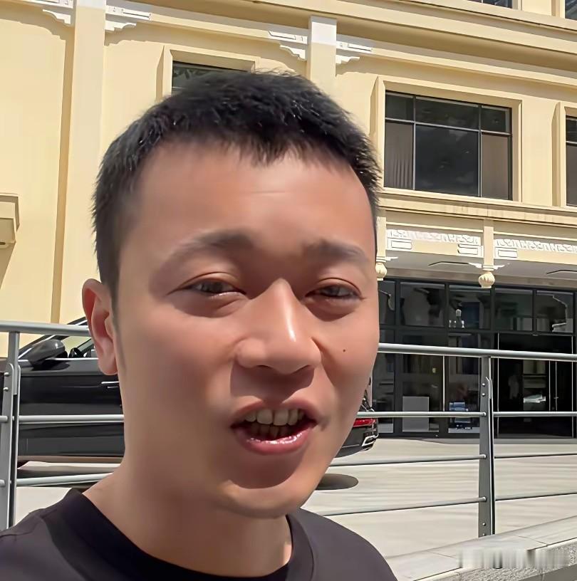 秋爸开播晒录音的时候，阿婆说了一句“日子还长”，就把矛盾挑明了。

是谁挑起的呢