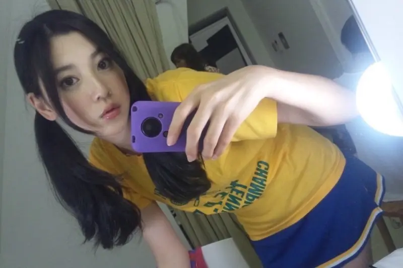 三吉彩花。