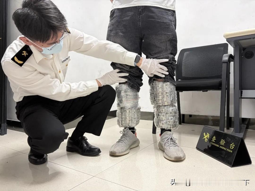 深圳男子双腿绑1378个旧摄像头走私，被海关当场识破！
 
5月19日，罗湖海关