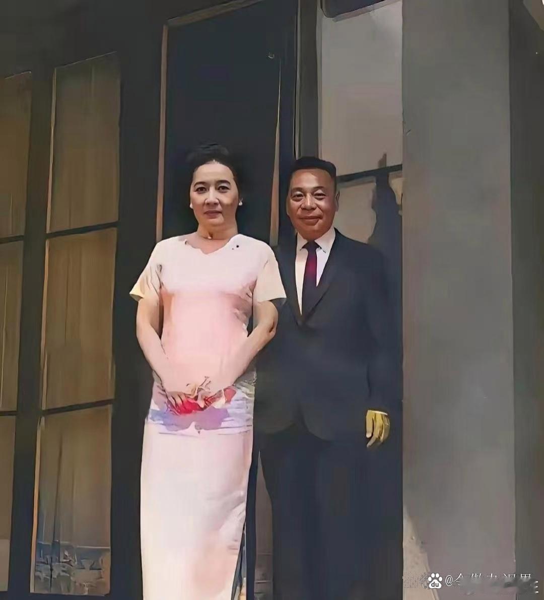 宋美龄跟继子蒋经国有张纯素颜合影全是俩人真实模样 