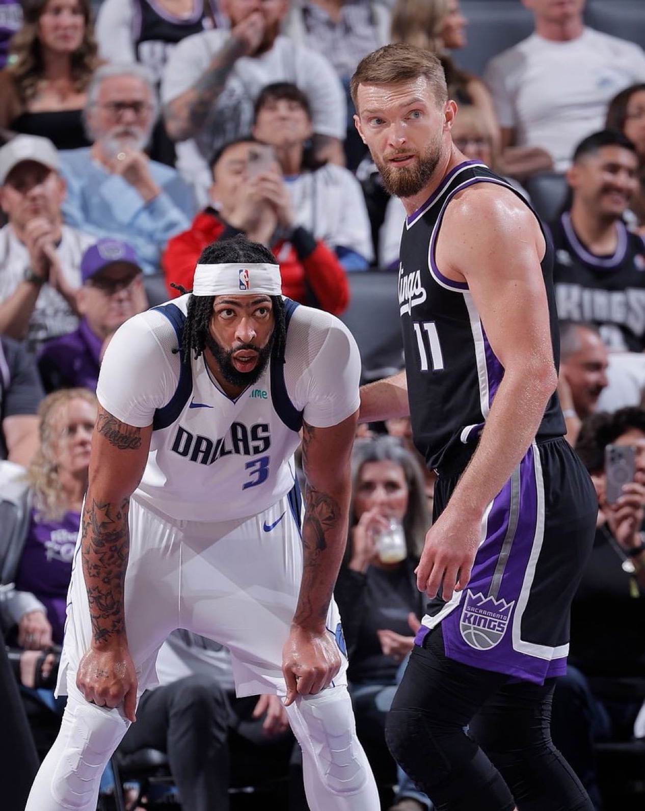 据记者Jake Fischer报道，猛龙对萨博尼斯和安东尼·戴维斯表现出兴趣。“