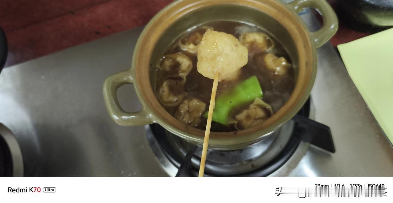 我正在吃卤水小火锅，小屁孩突然跑过来一本正经得说了句，“我要是晚上中了彩票，第一