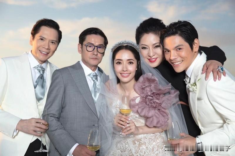 向太回应好婆婆形象崩塌 向太的好婆婆形象最近崩塌得挺厉害，网上质疑声一片。这事起