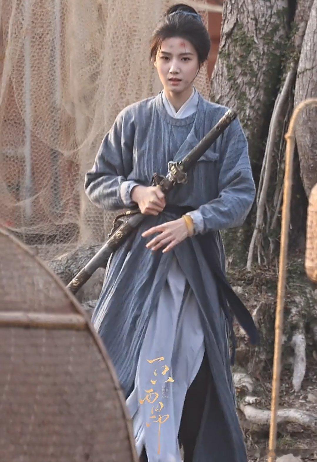 檀健次卢昱晓何不同舟渡没同框都这么有CP感对我眼睛很好 