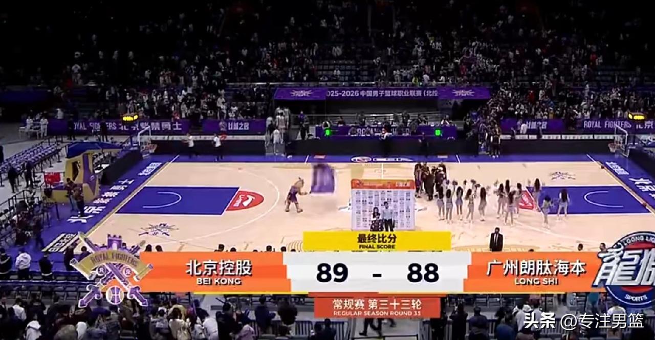 这比赛太燃了！绝杀与反绝杀！
第四节比赛最后6秒，广州龙狮男篮与北控男篮86-8