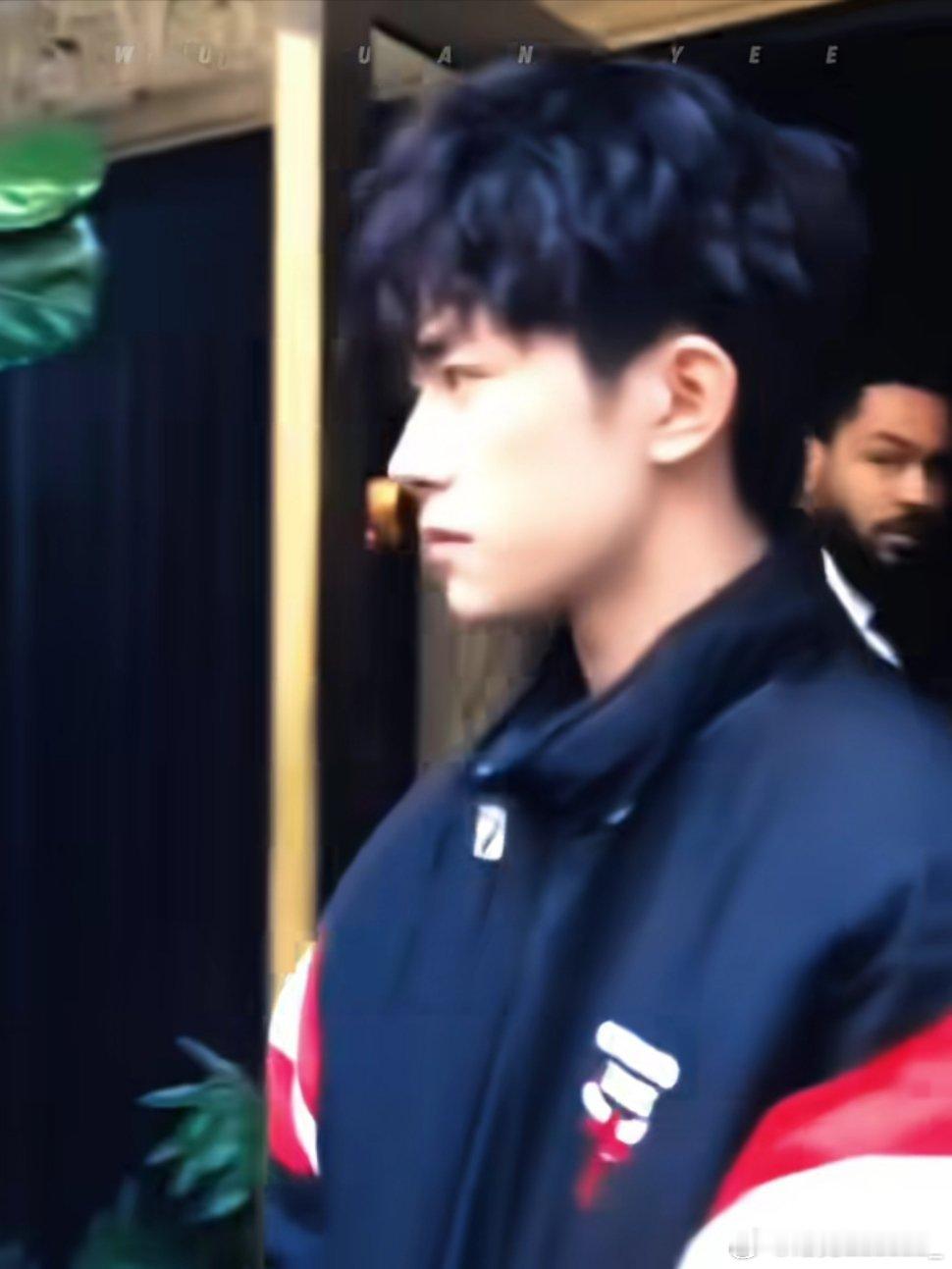 #易烊千玺[超话]# 少年感拉满的千玺！十几岁的年纪里正是少年意气风发的时候，但