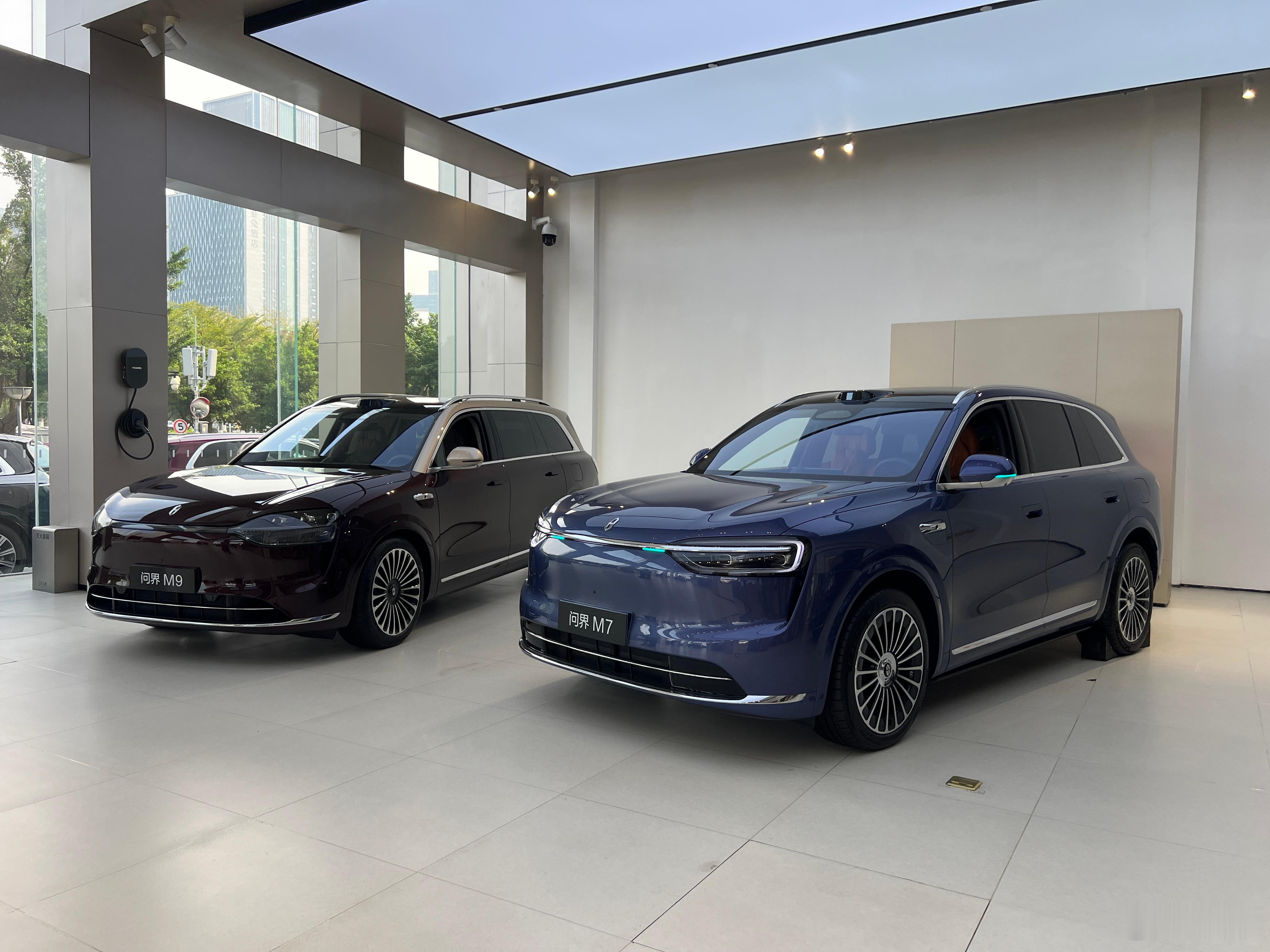 难怪新一代问界M7能卖那么好用户一走进展厅就会发现原来M7视觉上并没有比M9和M