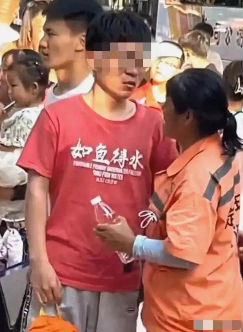 你觉得她们几位，谁是你心中的最美妈妈呢？

这是网友们评选出2023年高考中的四