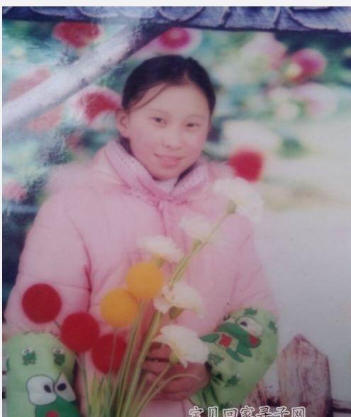 史安玲，女。一个旋，手较长，瓜子脸，双眼皮，大眼睛，高鼻梁，双脚二脚趾搭在大脚趾