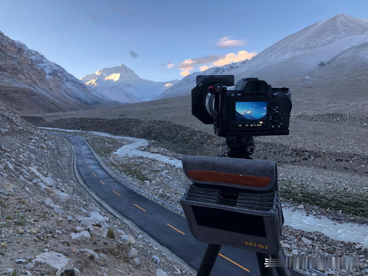 这辈子第一次日照金山，居然是拍的地球扛把子，拍着拍着拍哭了