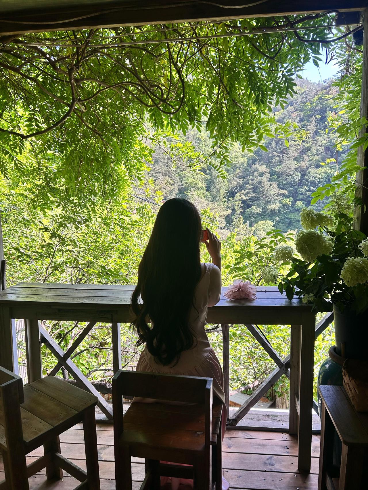 女人喝酒，容易被搂。
男人喝酒，容易吹牛。
女人微醺，眼里全是情。
男人微醺，满