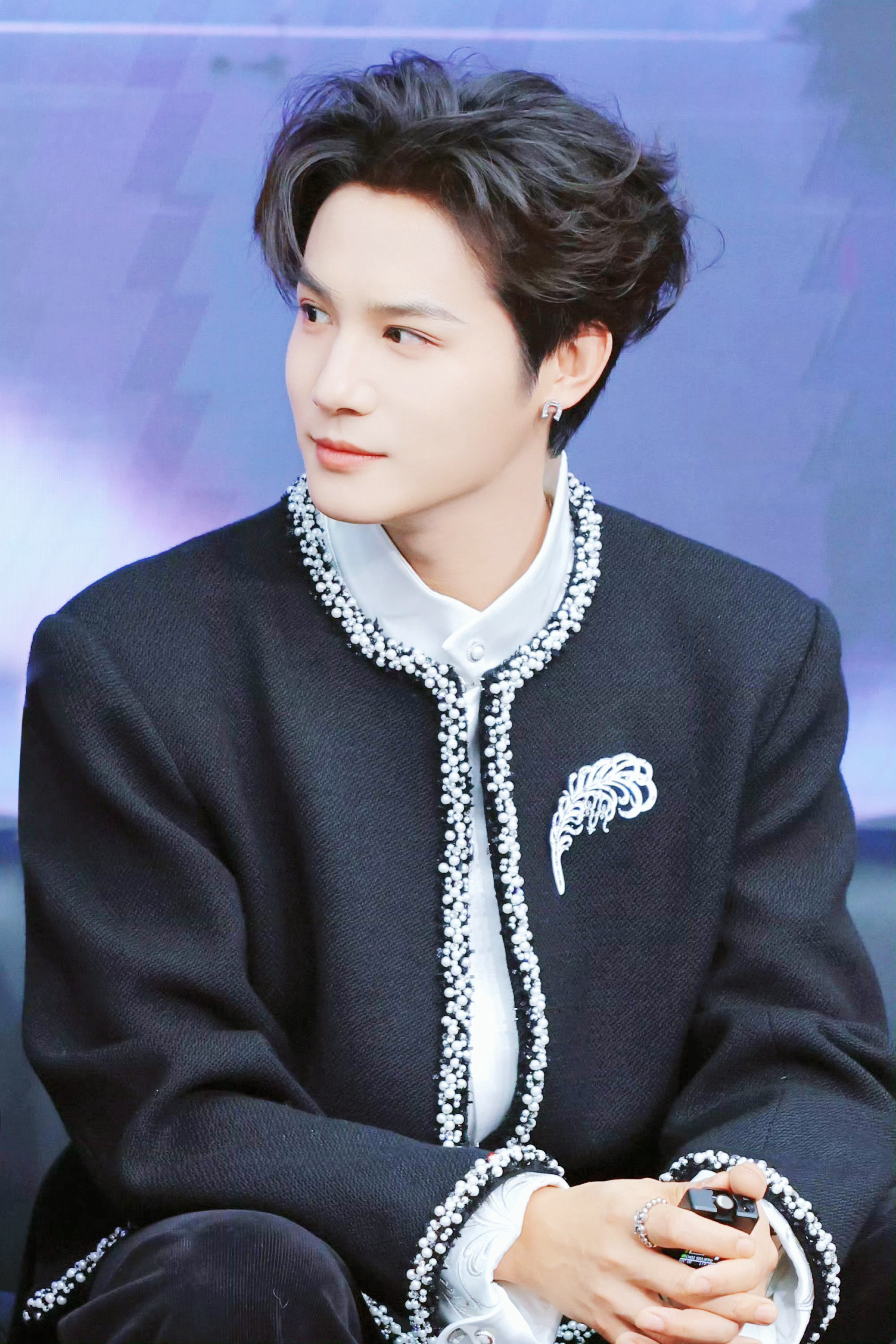 对视的那一秒 是否心跳也会共鸣郑业成  专栏 · 产出图