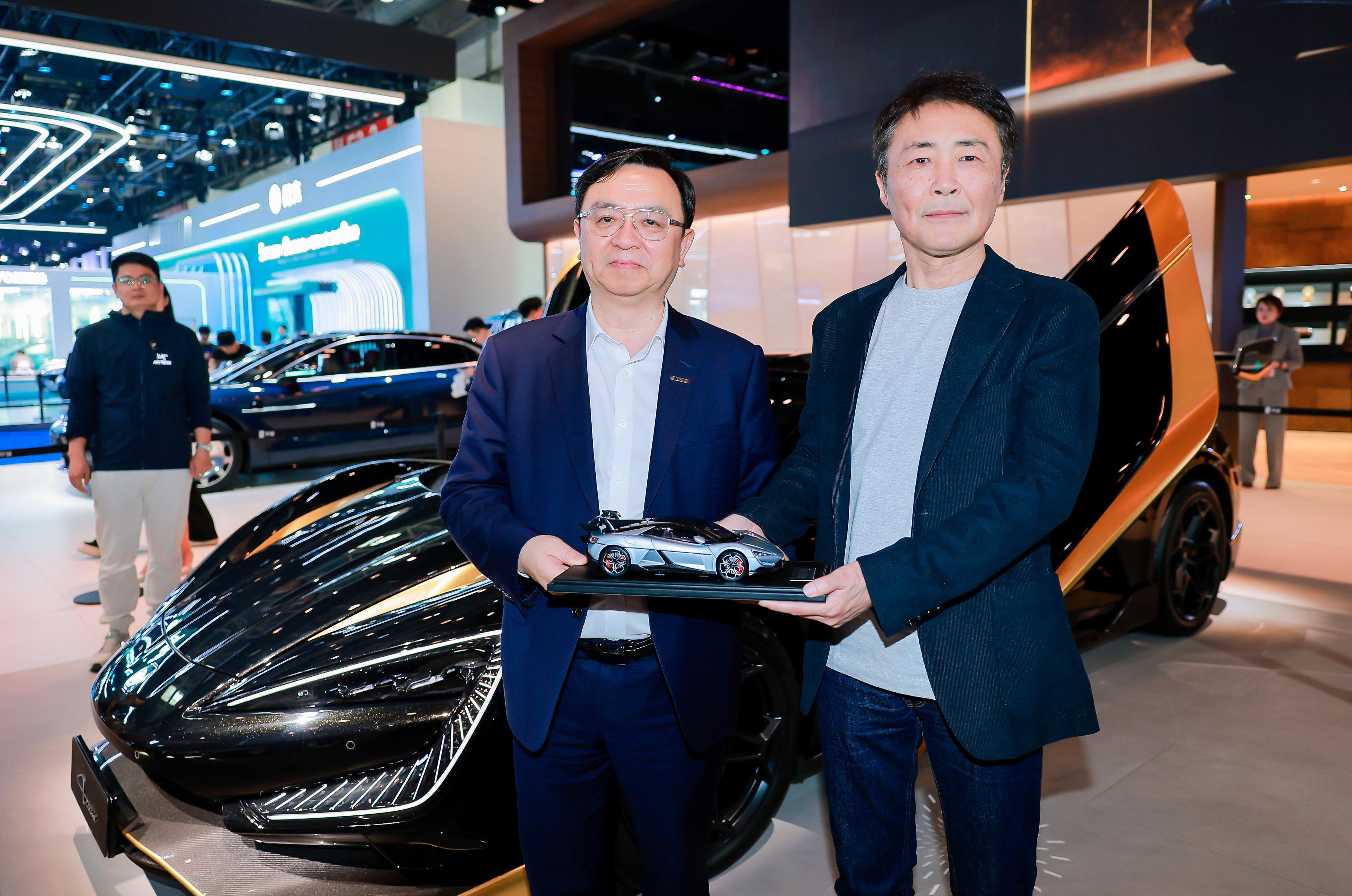 仰望U9X 逛北京车展，最炸的必须是仰望展台！2000万U9X和180万级U8L