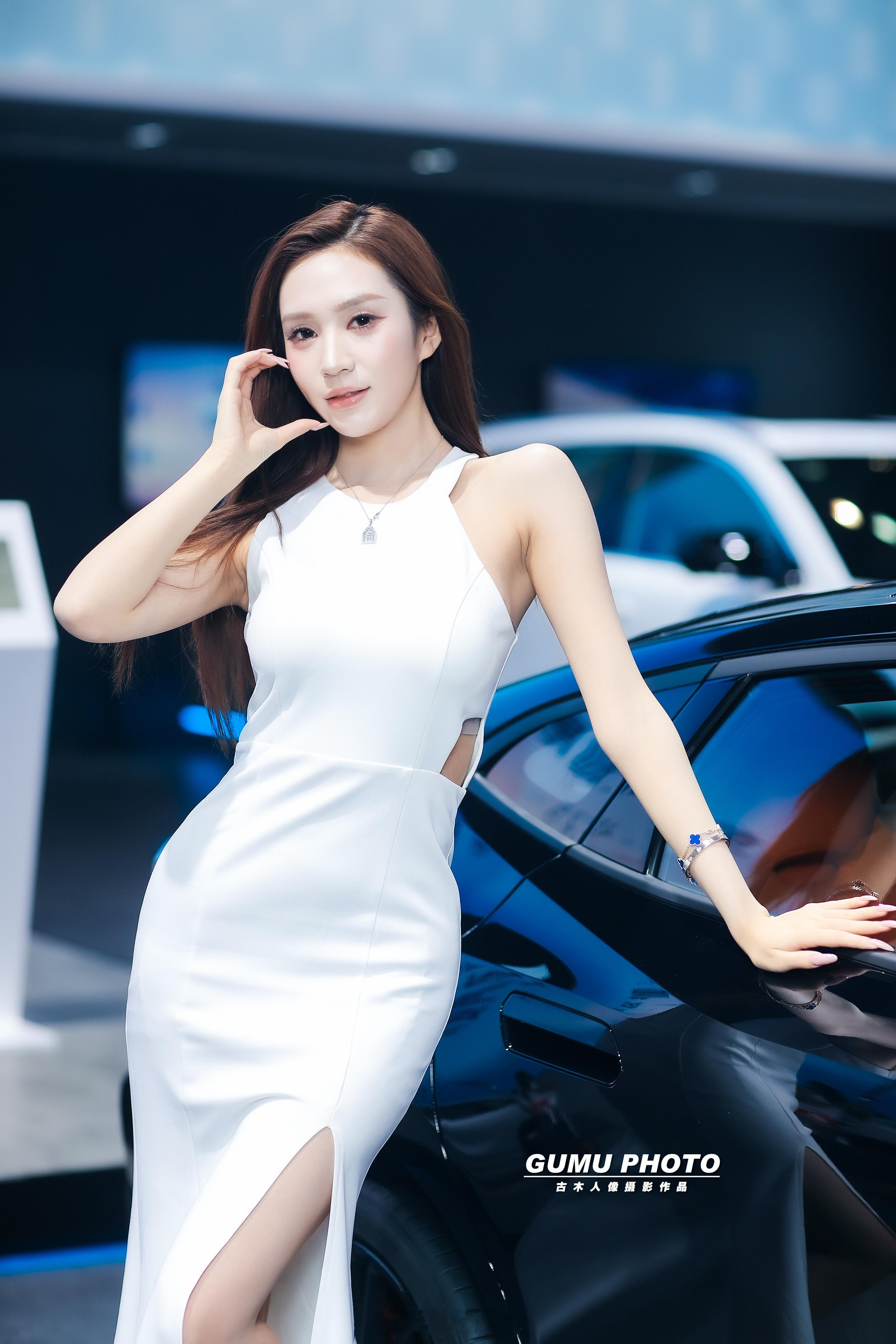 2025重庆汽车消费节长安汽车展台模特小姐姐。2025重庆汽车消费节      