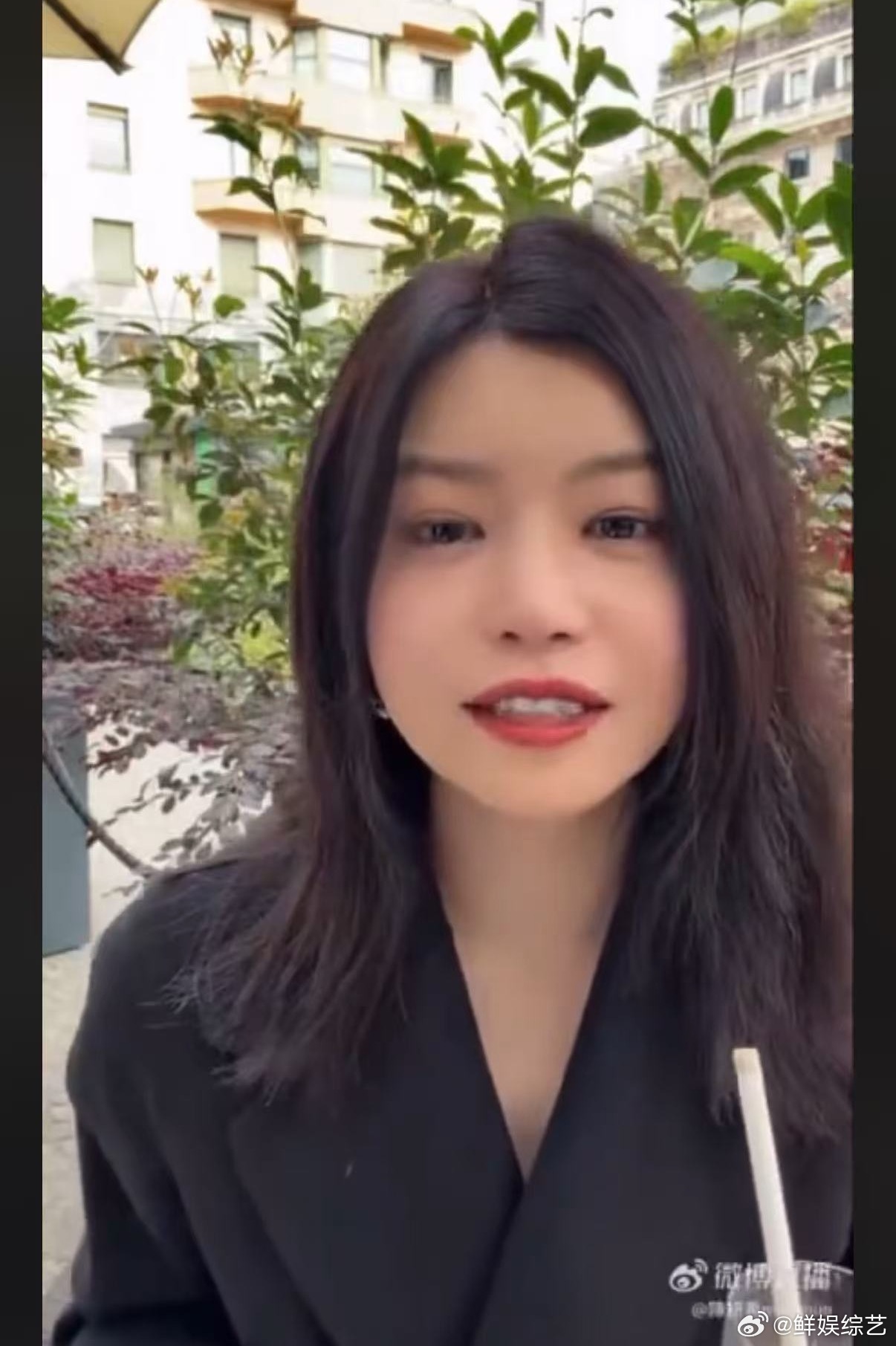 陈妍希在米兰吃了很多提拉米苏真的被陈妍希萌晕！在米兰狂炫提拉米苏，妥妥甜品脑袋本